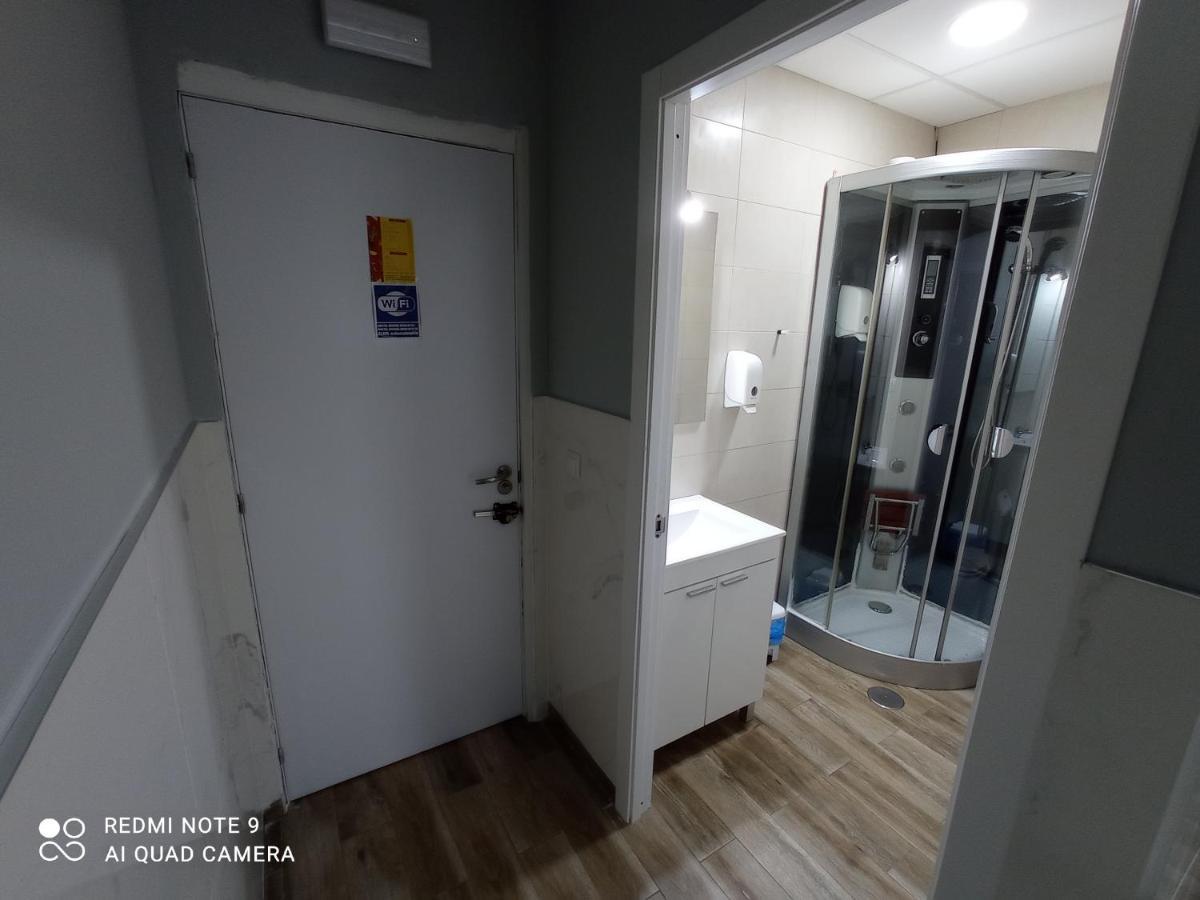 Hostal Avenida Andalucia - Solo Adultos Siviglia Esterno foto