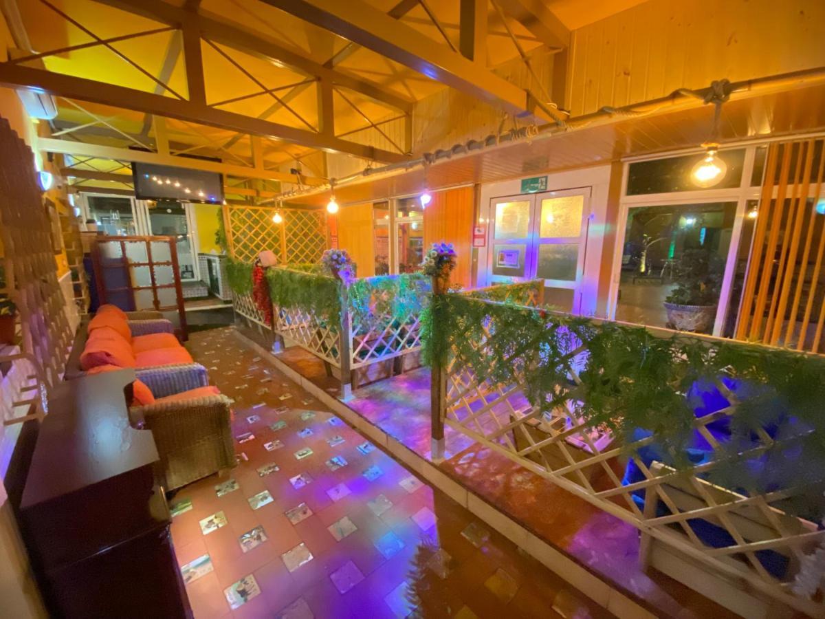 Hostal Avenida Andalucia - Solo Adultos Siviglia Esterno foto
