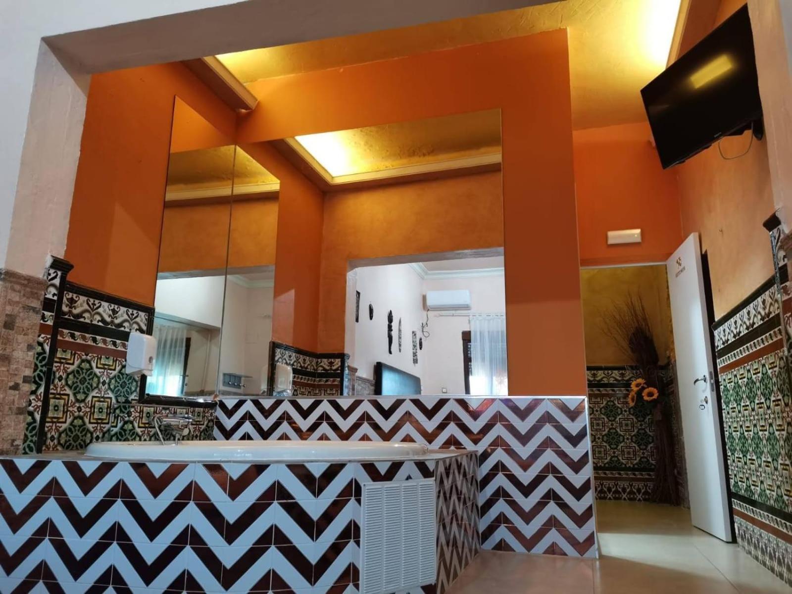 Hostal Avenida Andalucia - Solo Adultos Siviglia Esterno foto