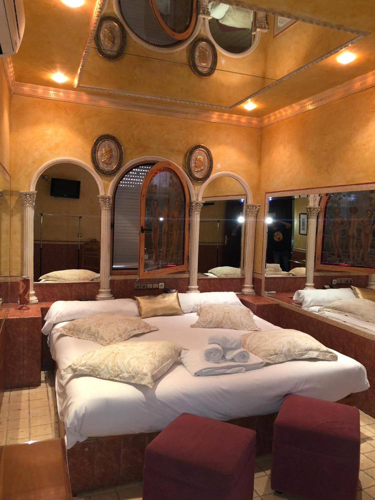 Hostal Avenida Andalucia - Solo Adultos Siviglia Esterno foto