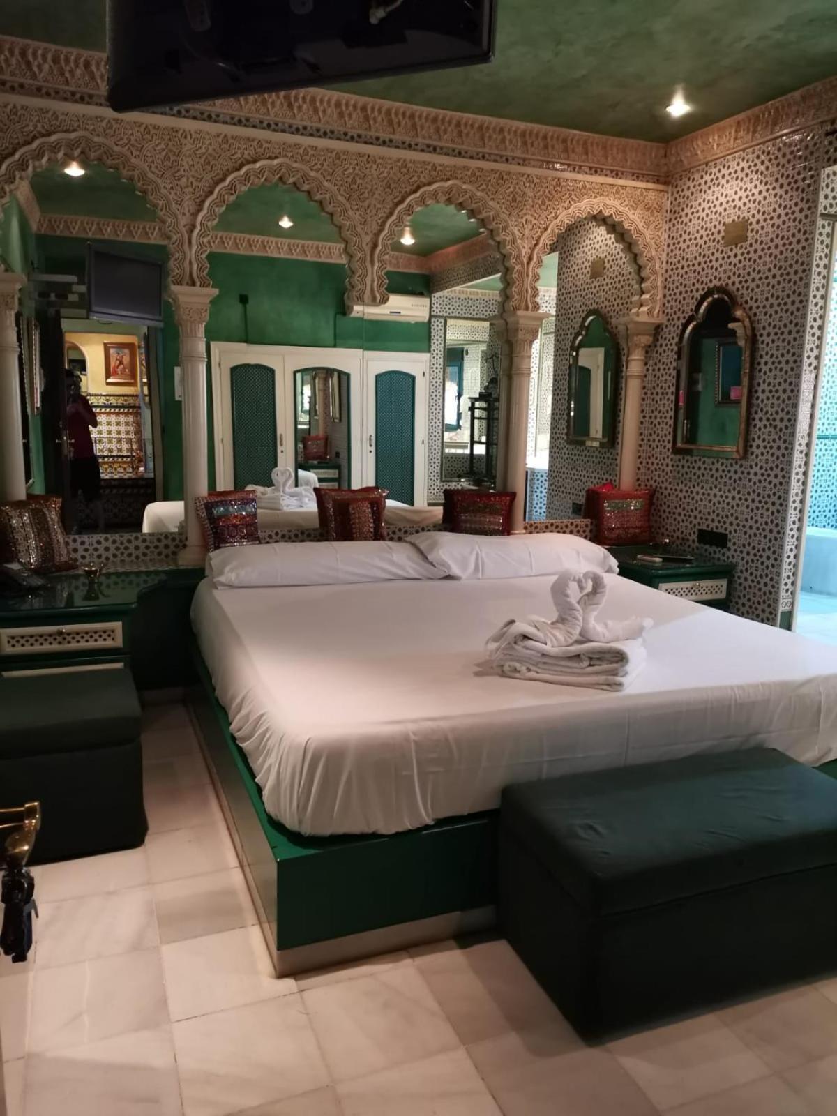 Hostal Avenida Andalucia - Solo Adultos Siviglia Esterno foto