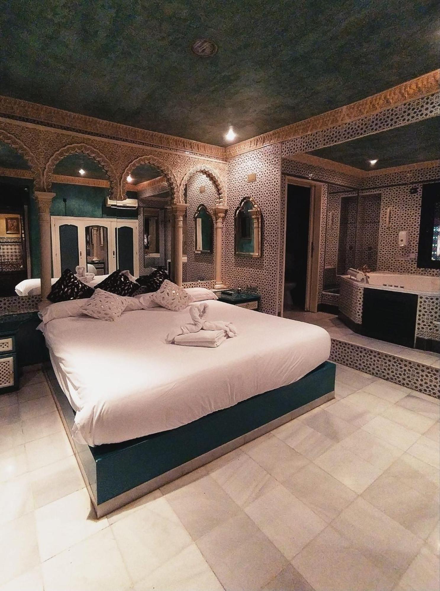 Hostal Avenida Andalucia - Solo Adultos Siviglia Esterno foto