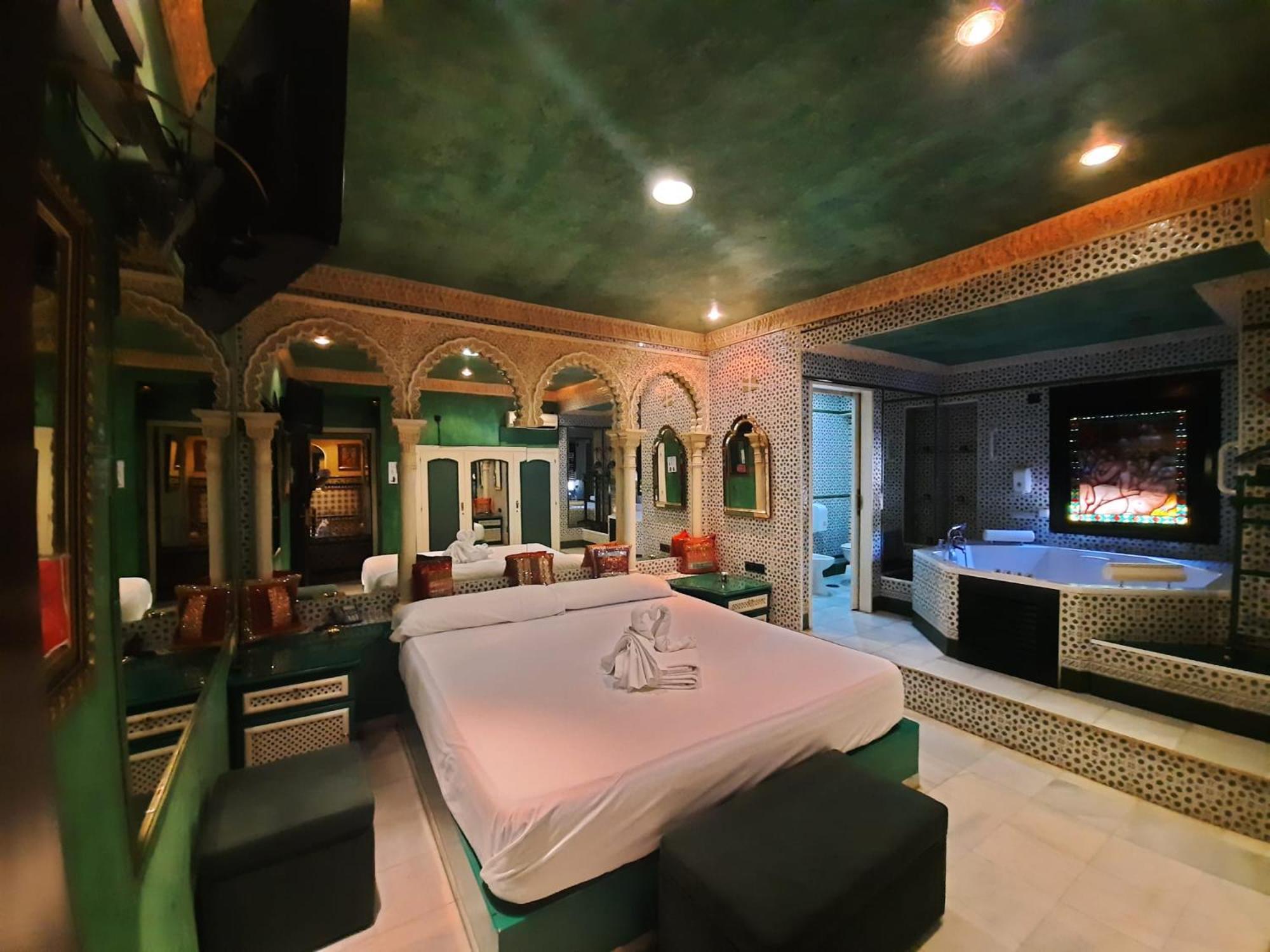 Hostal Avenida Andalucia - Solo Adultos Siviglia Esterno foto