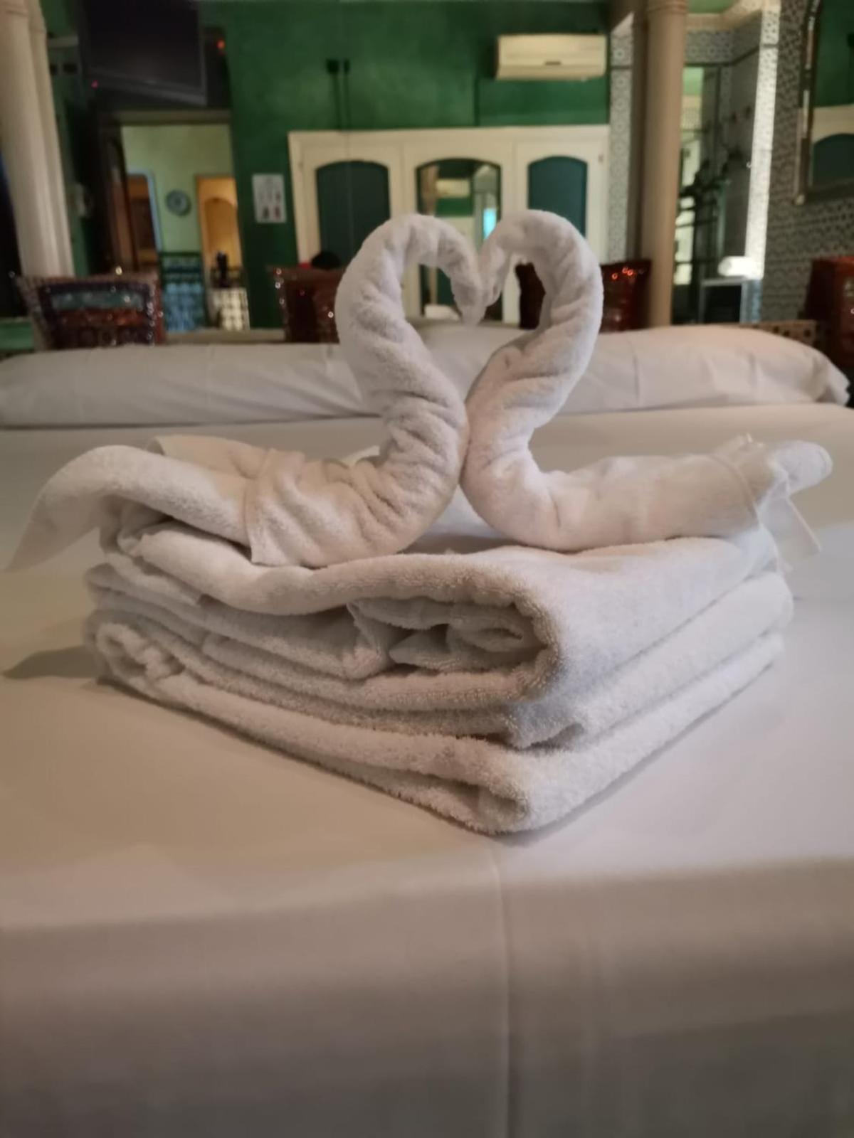 Hostal Avenida Andalucia - Solo Adultos Siviglia Esterno foto