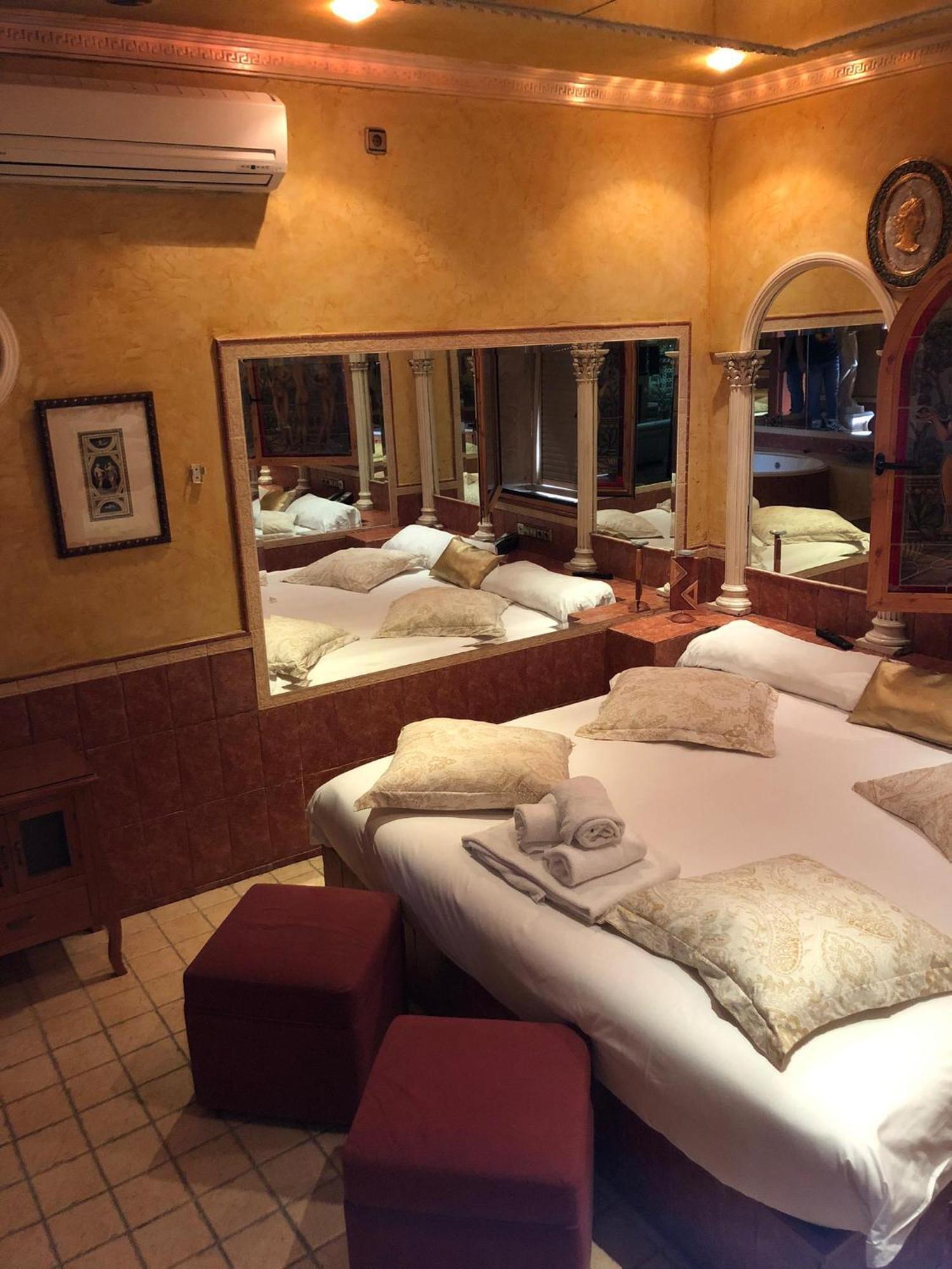 Hostal Avenida Andalucia - Solo Adultos Siviglia Esterno foto