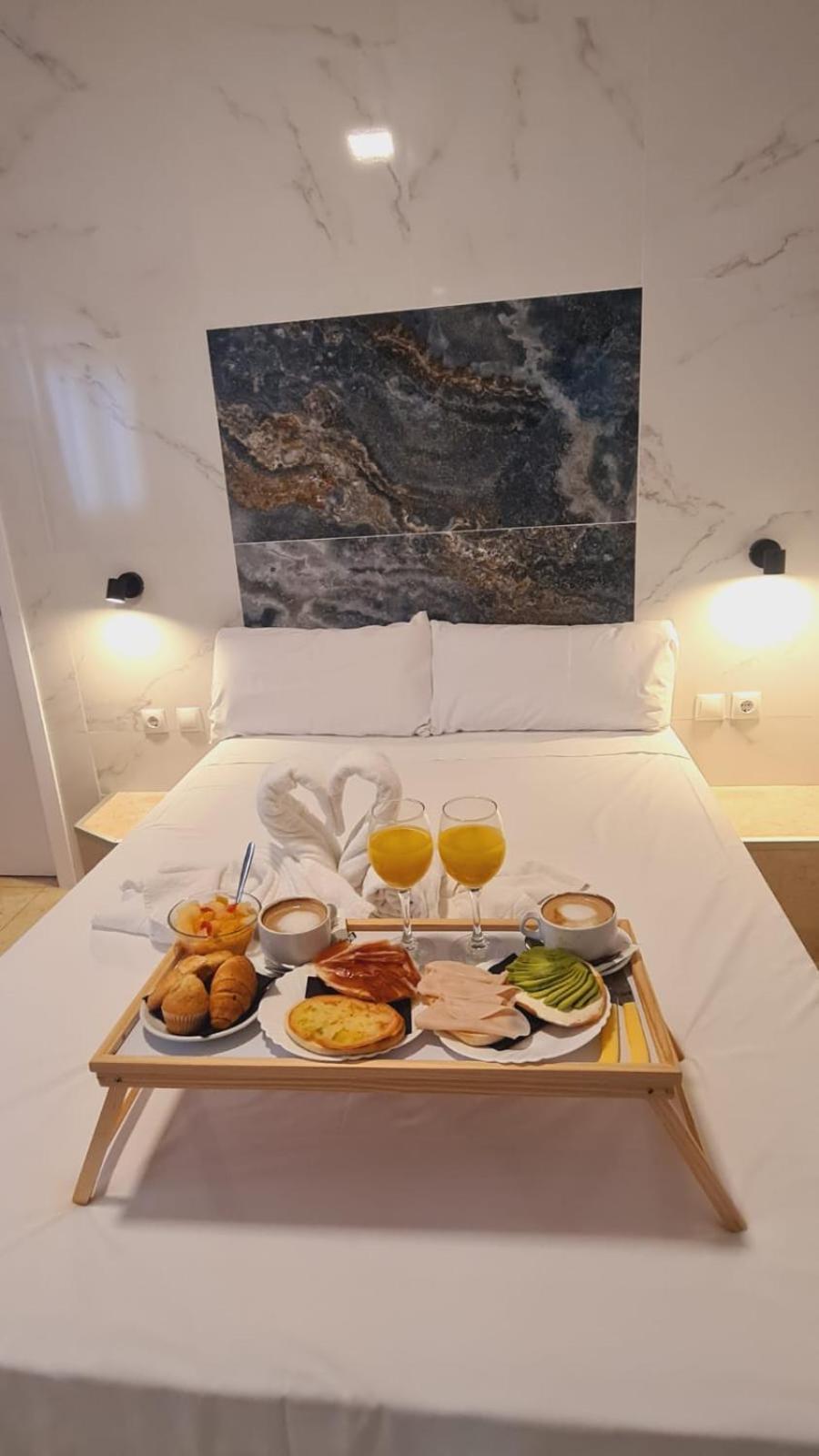 Hostal Avenida Andalucia - Solo Adultos Siviglia Esterno foto