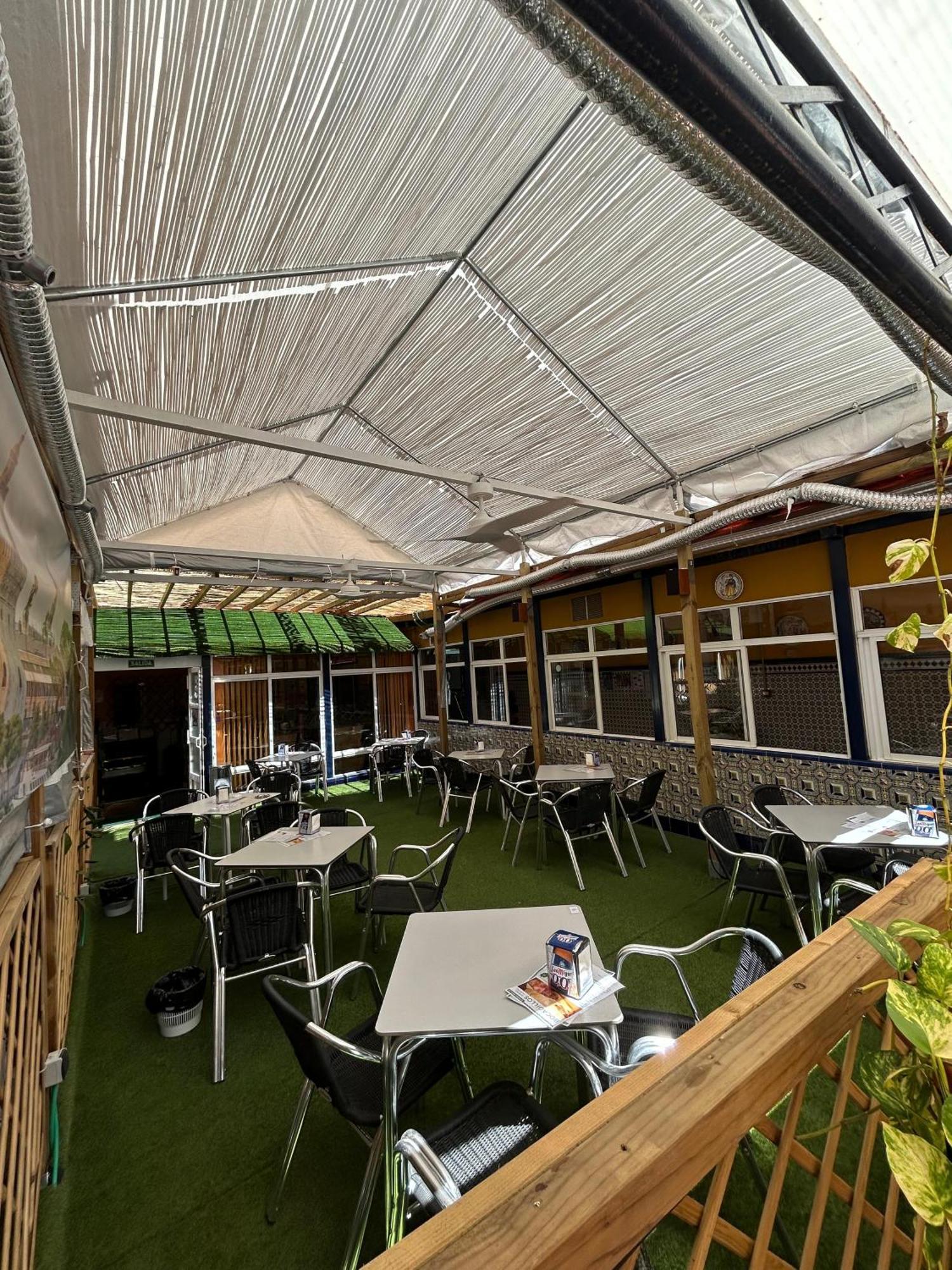 Hostal Avenida Andalucia - Solo Adultos Siviglia Esterno foto