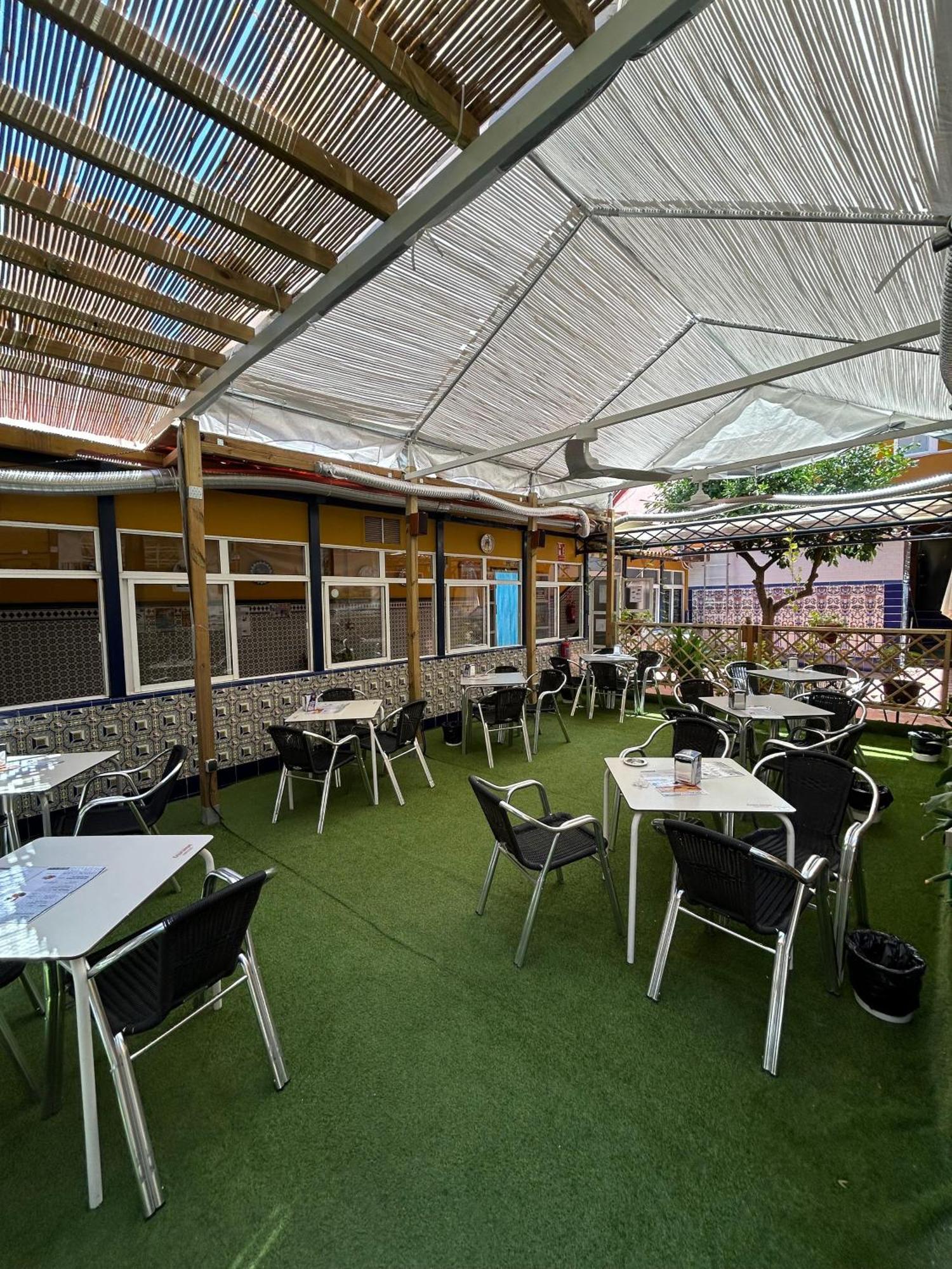 Hostal Avenida Andalucia - Solo Adultos Siviglia Esterno foto