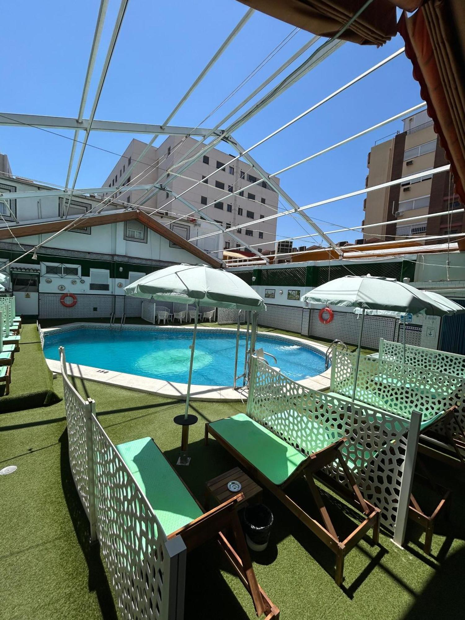 Hostal Avenida Andalucia - Solo Adultos Siviglia Esterno foto