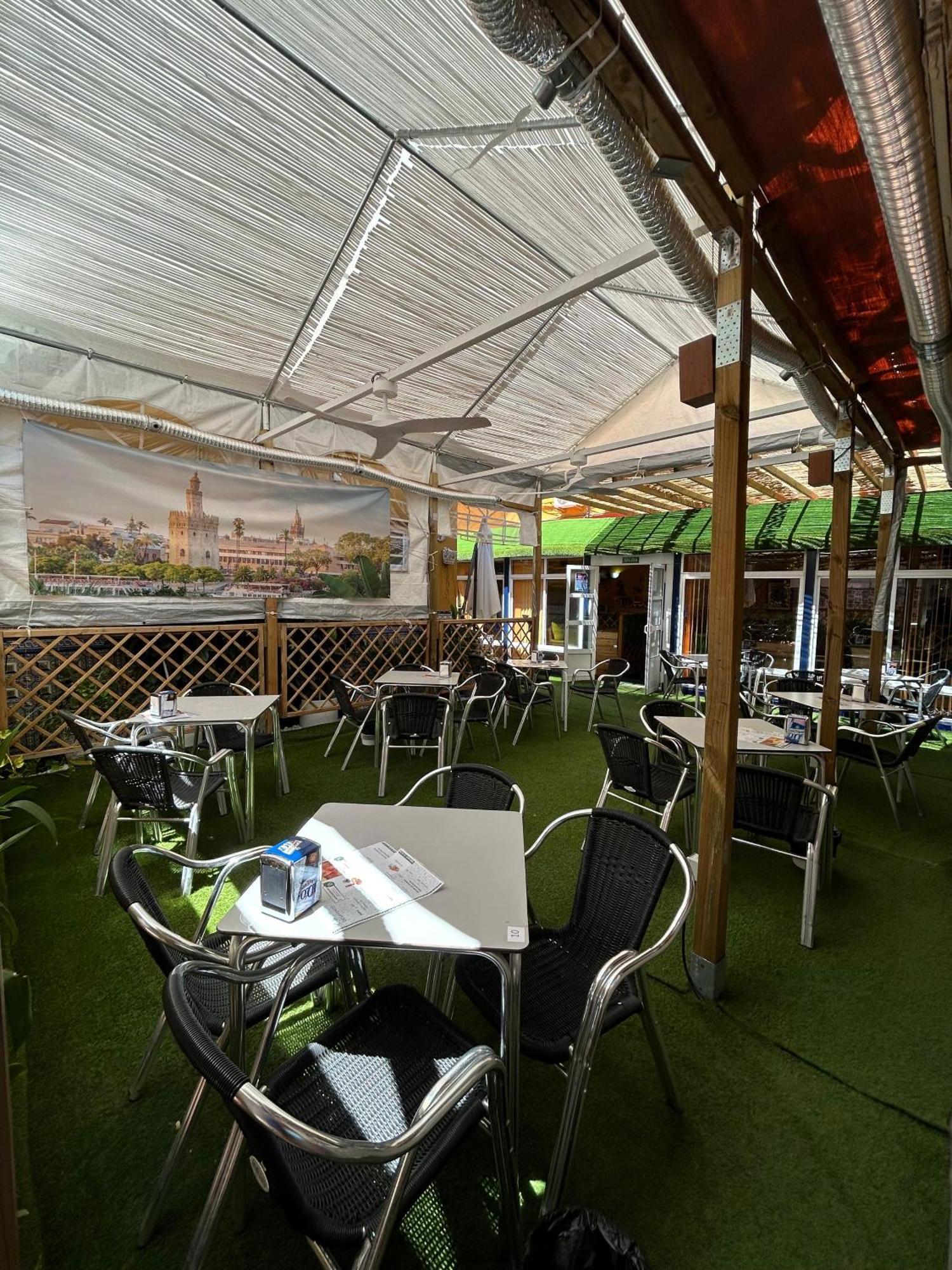 Hostal Avenida Andalucia - Solo Adultos Siviglia Esterno foto