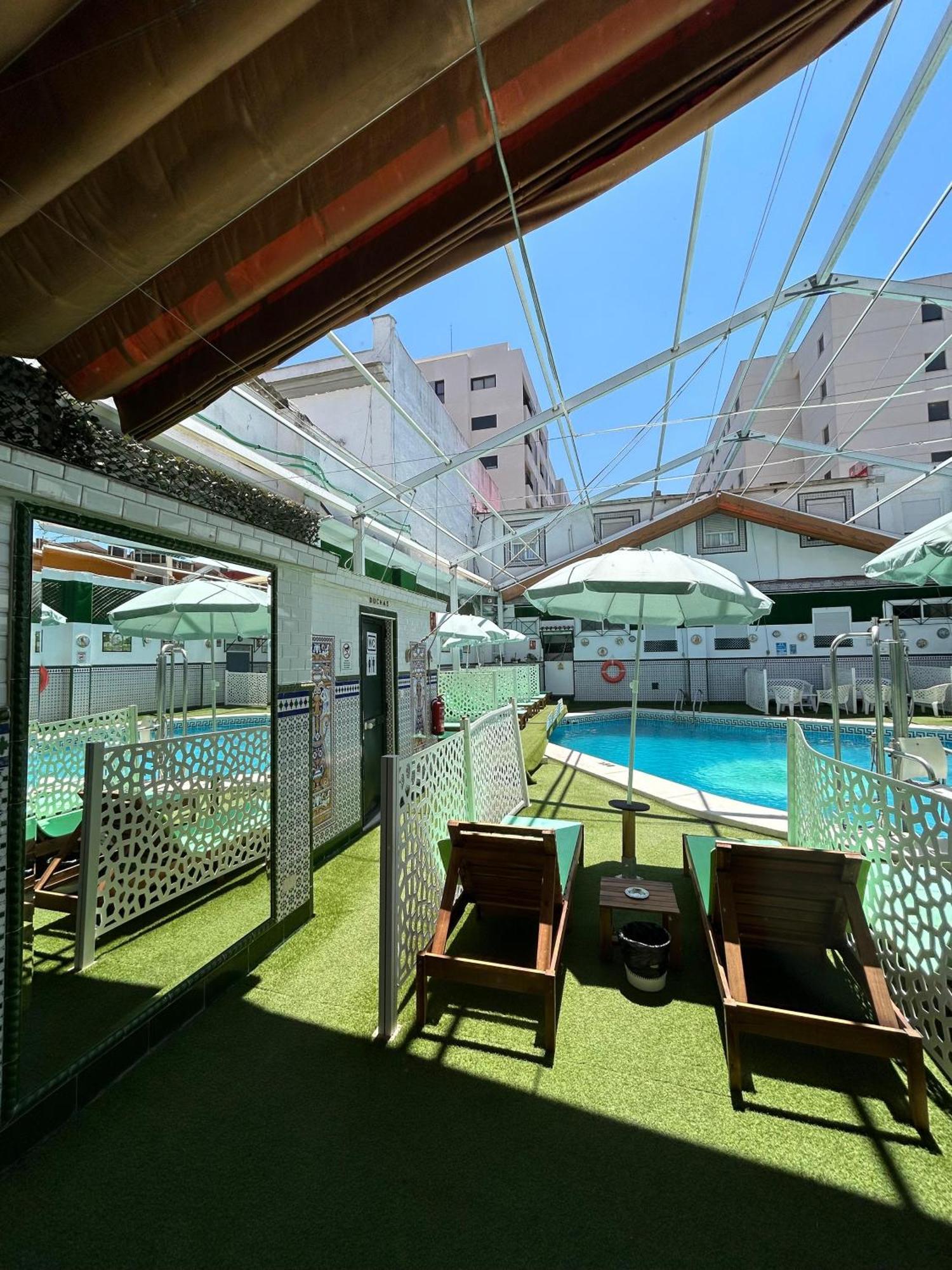 Hostal Avenida Andalucia - Solo Adultos Siviglia Esterno foto
