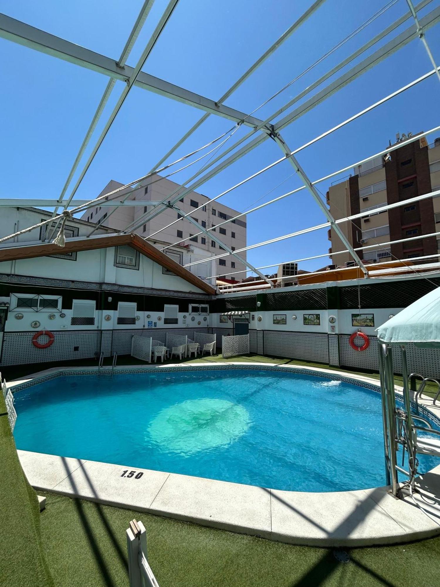 Hostal Avenida Andalucia - Solo Adultos Siviglia Esterno foto