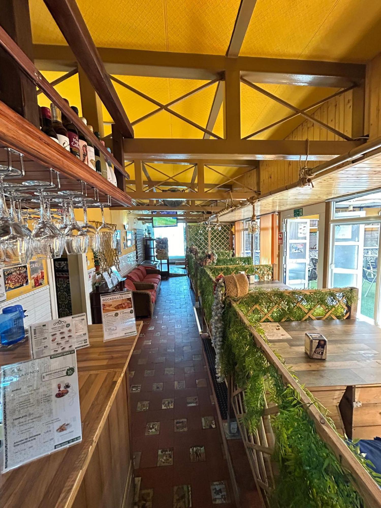 Hostal Avenida Andalucia - Solo Adultos Siviglia Esterno foto
