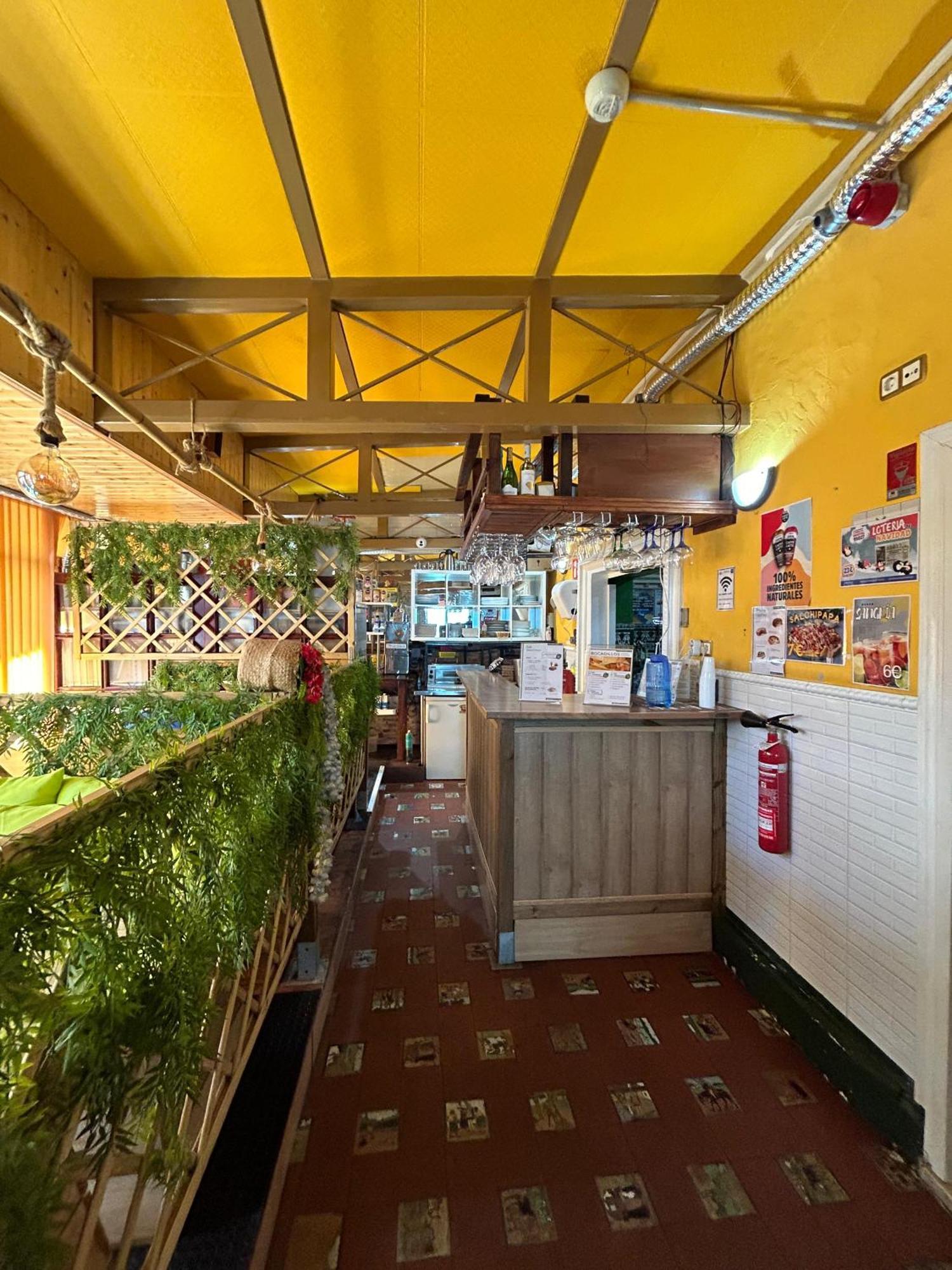 Hostal Avenida Andalucia - Solo Adultos Siviglia Esterno foto