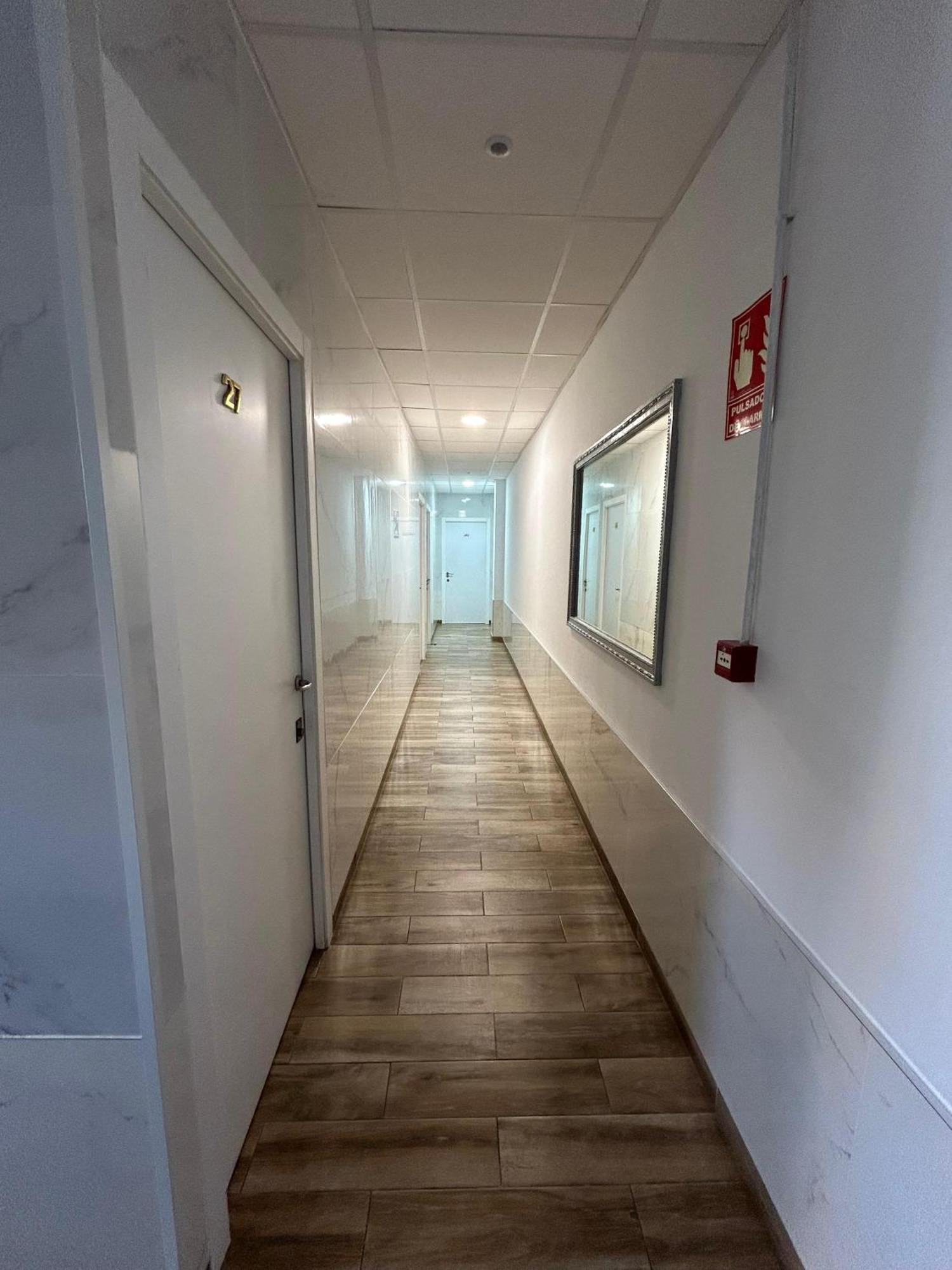 Hostal Avenida Andalucia - Solo Adultos Siviglia Esterno foto