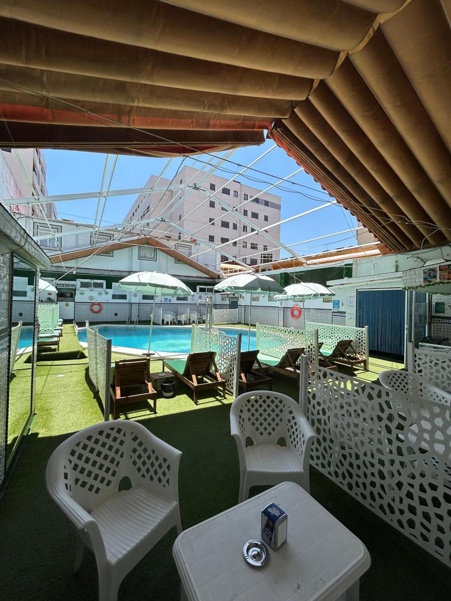 Hostal Avenida Andalucia - Solo Adultos Siviglia Esterno foto