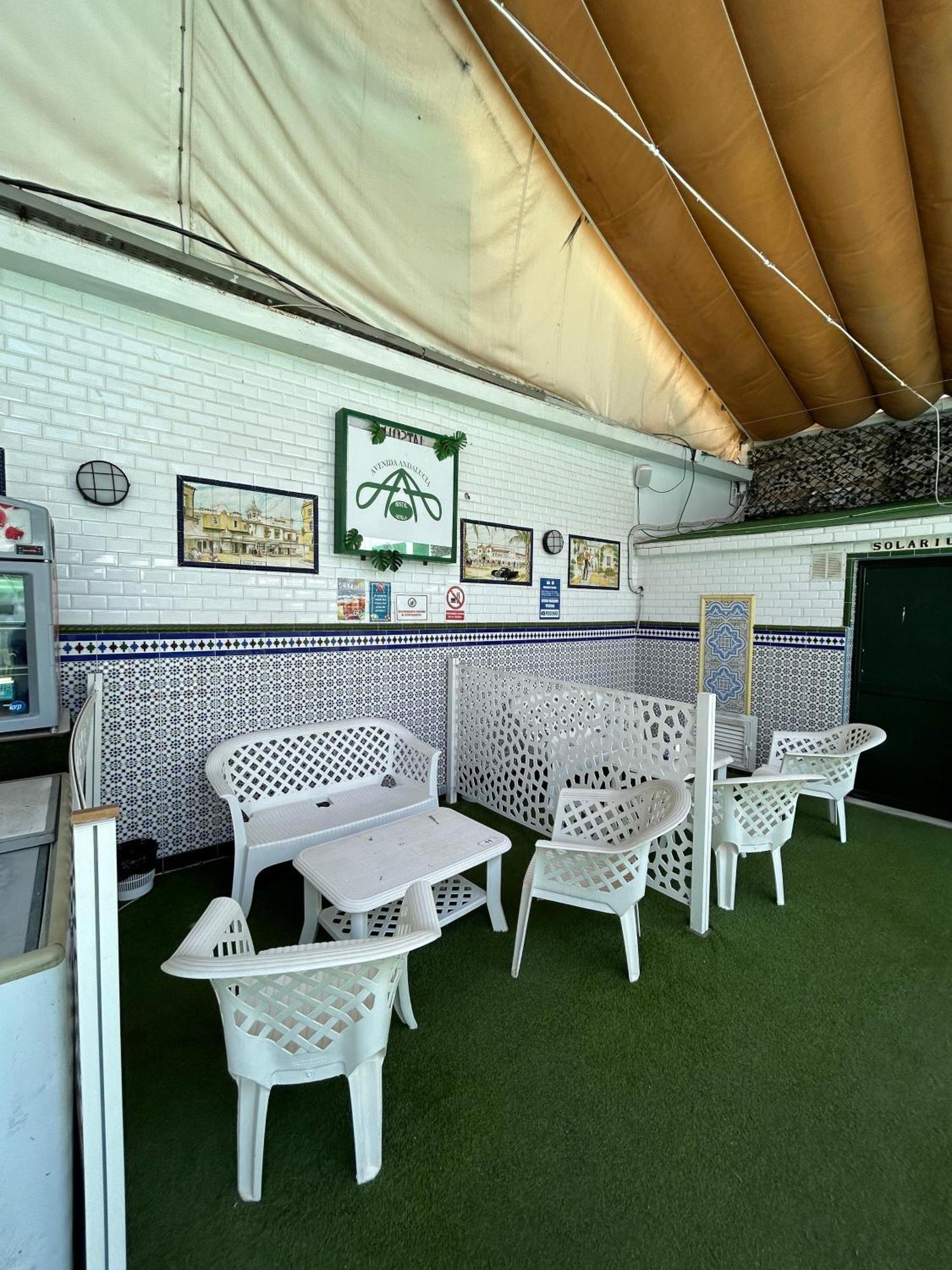 Hostal Avenida Andalucia - Solo Adultos Siviglia Esterno foto