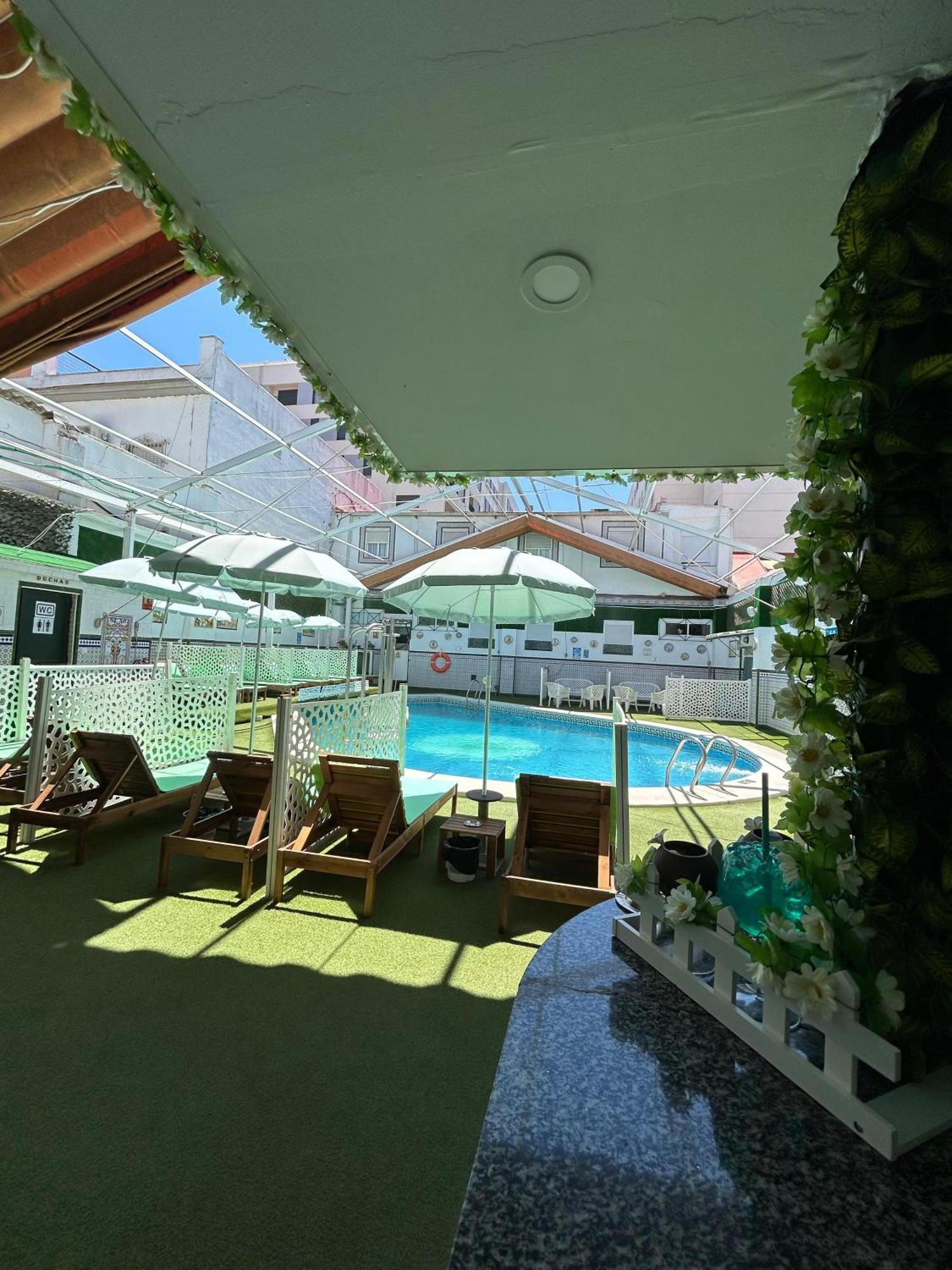 Hostal Avenida Andalucia - Solo Adultos Siviglia Esterno foto
