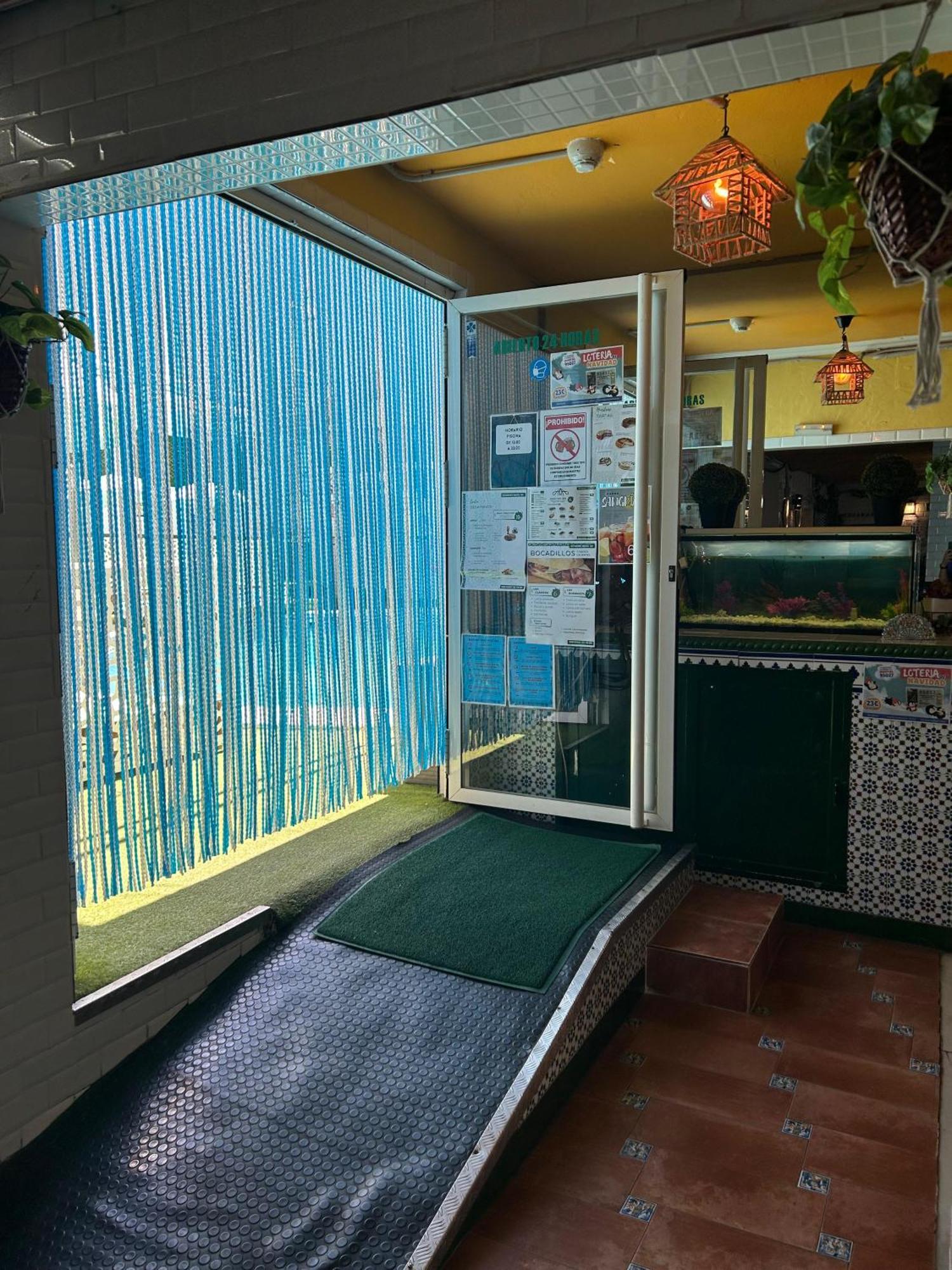 Hostal Avenida Andalucia - Solo Adultos Siviglia Esterno foto