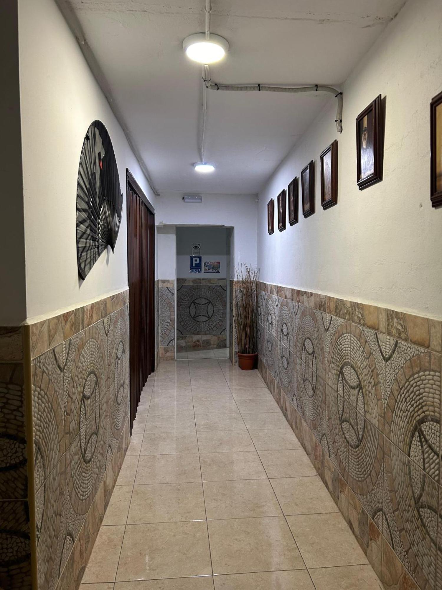 Hostal Avenida Andalucia - Solo Adultos Siviglia Esterno foto