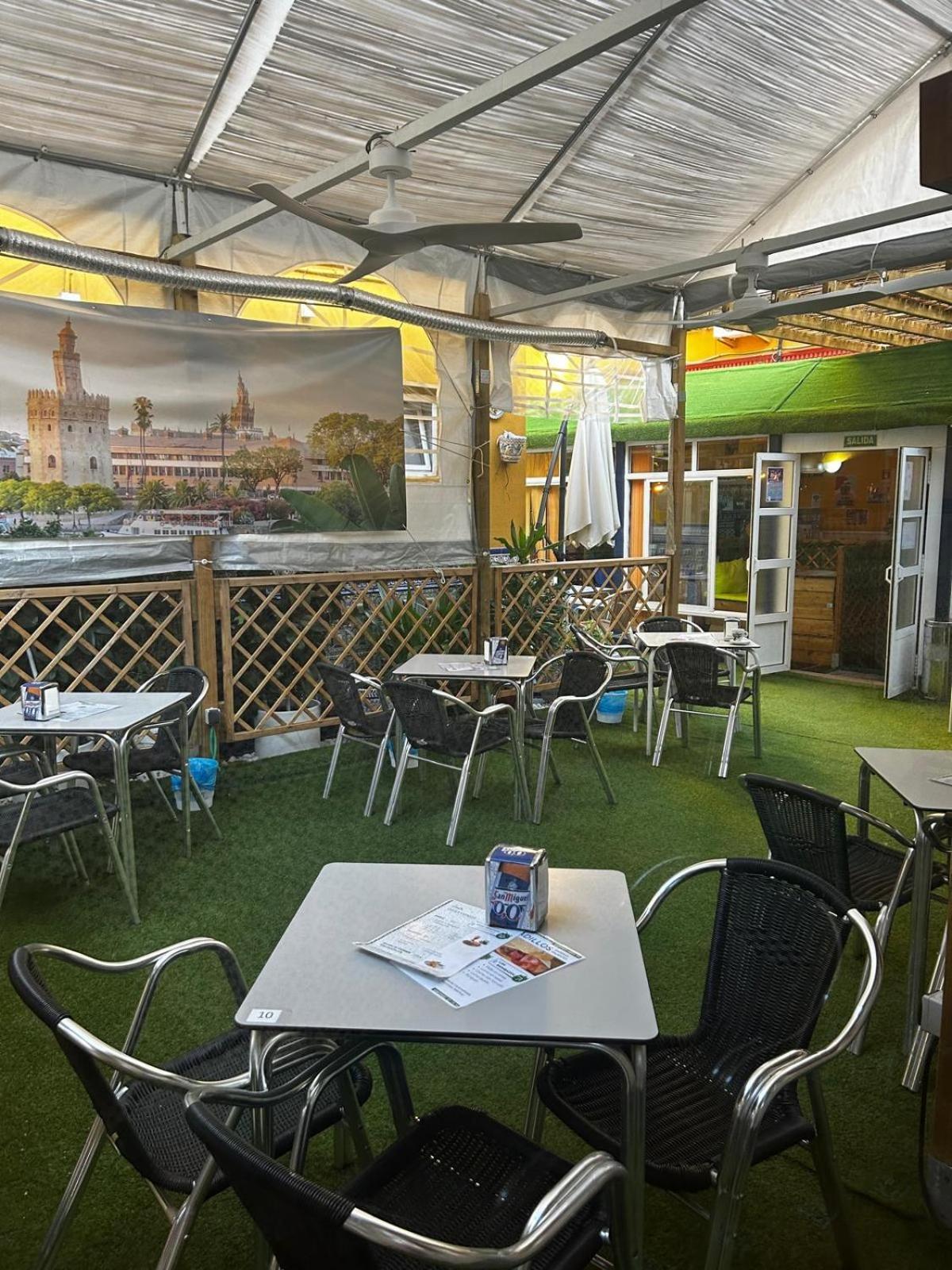 Hostal Avenida Andalucia - Solo Adultos Siviglia Esterno foto