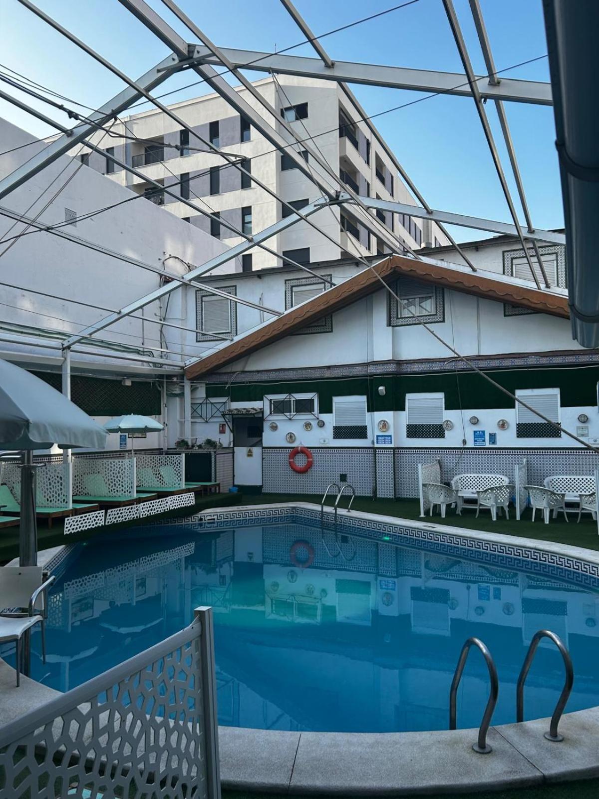 Hostal Avenida Andalucia - Solo Adultos Siviglia Esterno foto