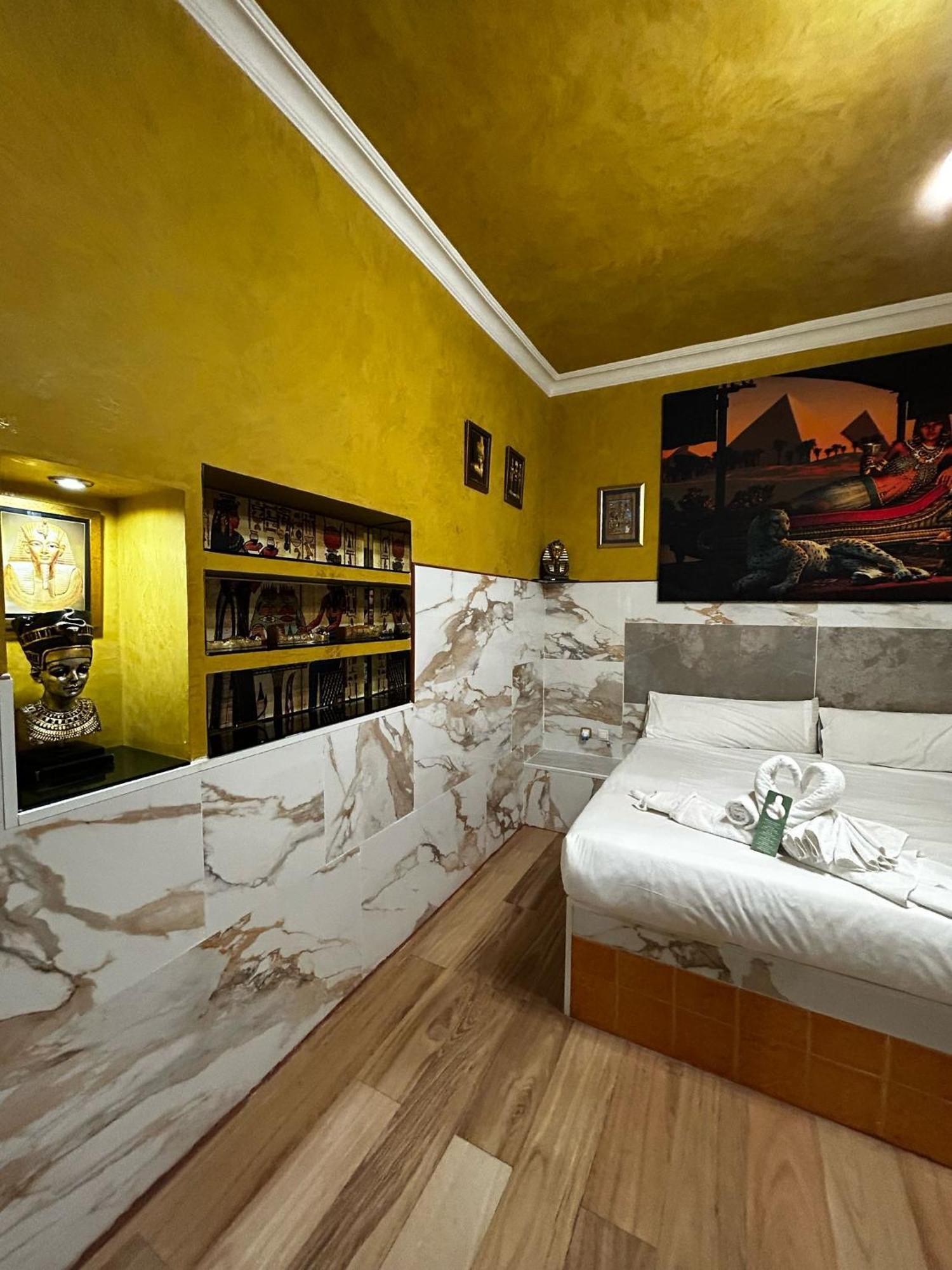 Hostal Avenida Andalucia - Solo Adultos Siviglia Esterno foto