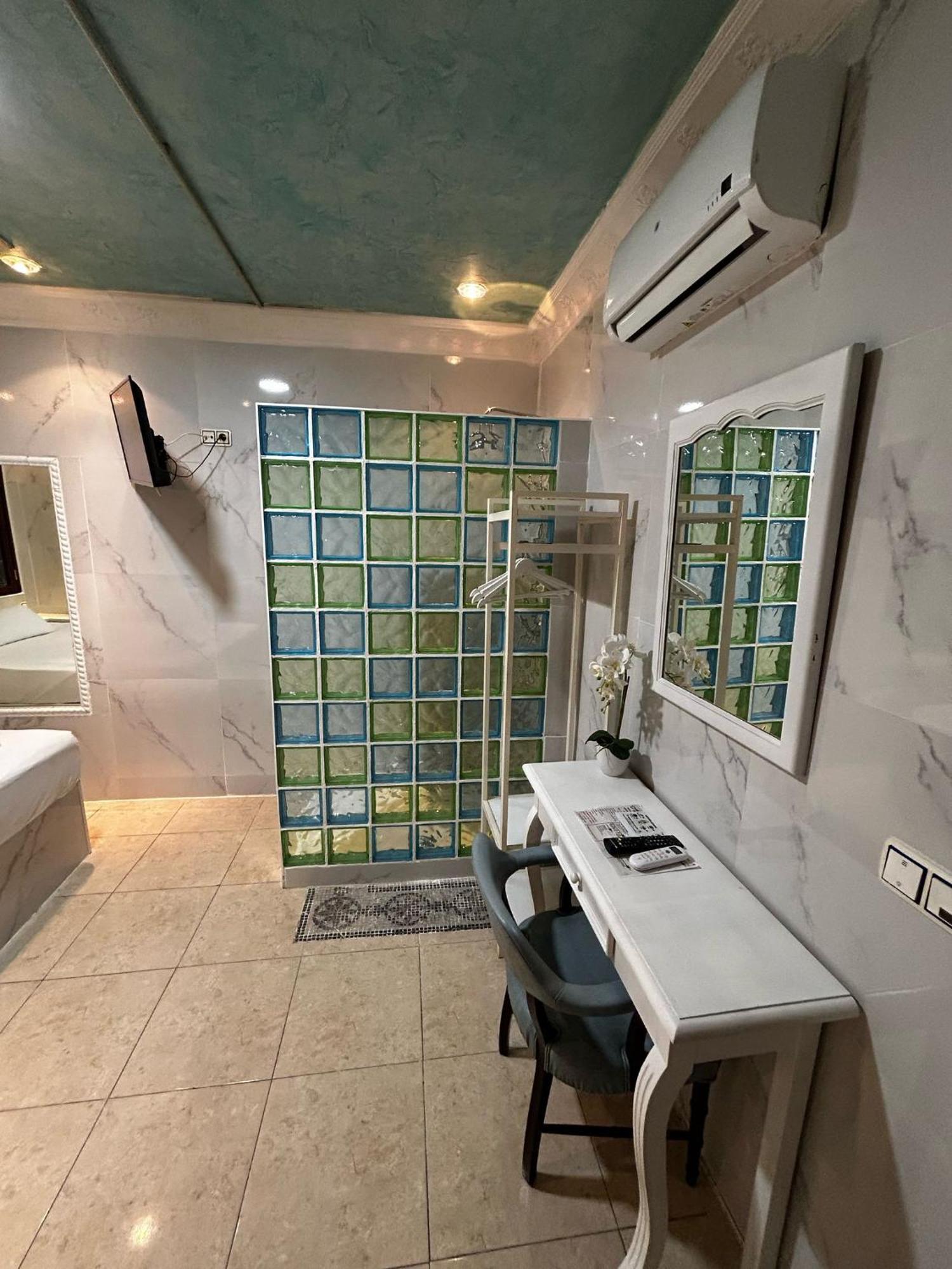 Hostal Avenida Andalucia - Solo Adultos Siviglia Esterno foto