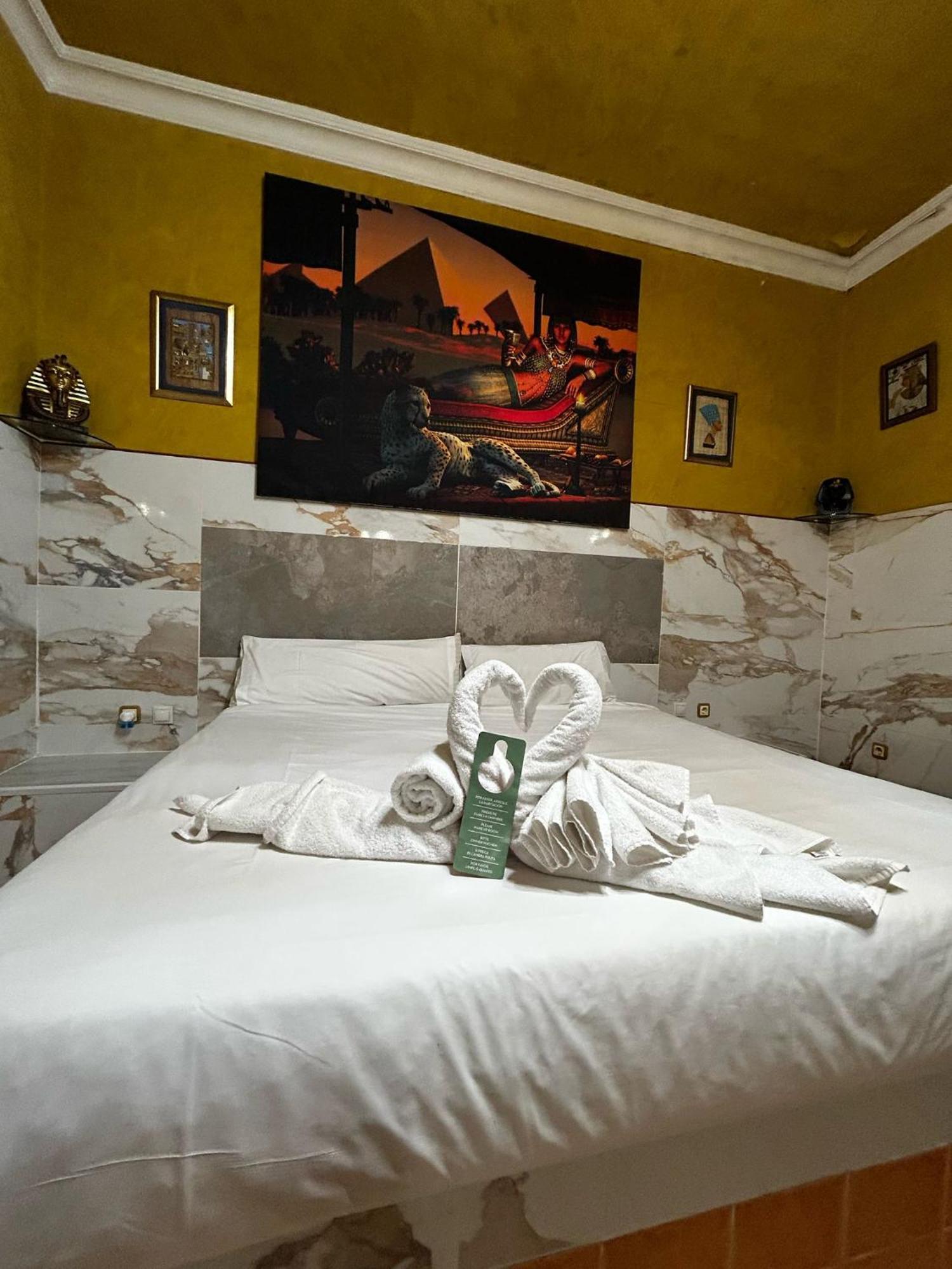 Hostal Avenida Andalucia - Solo Adultos Siviglia Esterno foto